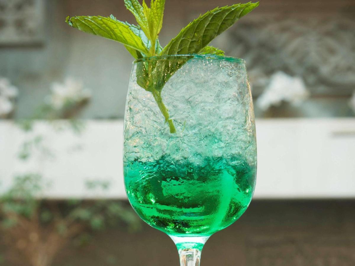 Hotel Mercure Alger Aeroport Maison Blanche Экстерьер фото A glass of green absinthe soda