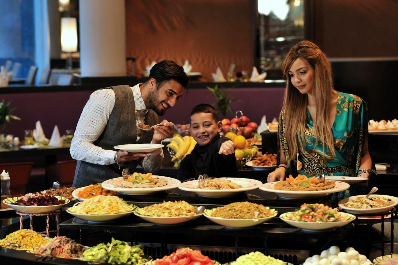Hotel Mercure Alger Aeroport Maison Blanche Экстерьер фото A buffet at a hotel in Dubai