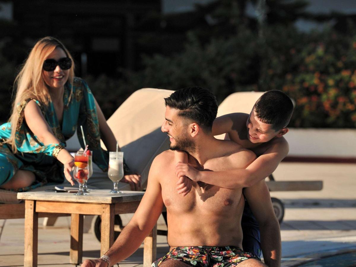 Hotel Mercure Alger Aeroport Maison Blanche Экстерьер фото A gay couple